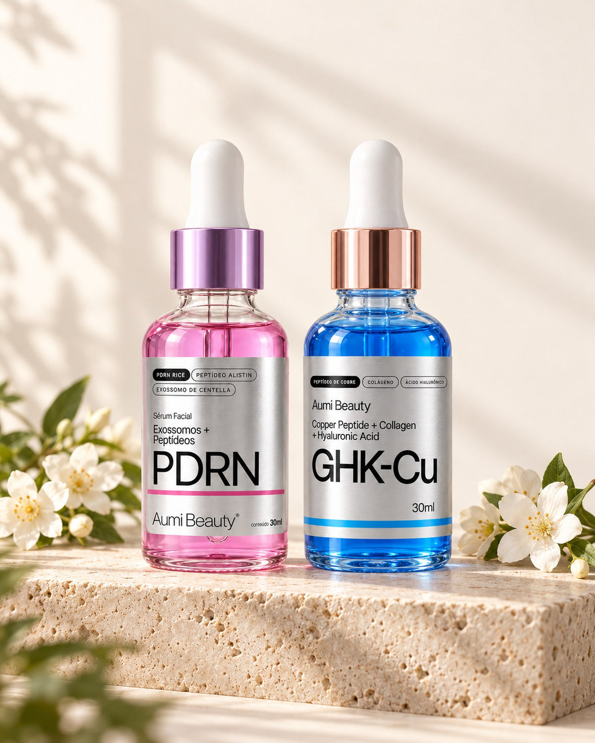 Ritual AUMI: Sérum PDRN e Sérum GHK-Cu lado a lado sobre travertino
